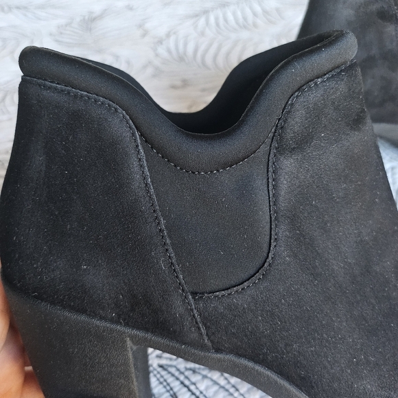 EUC Clarks Artisan Adya Bella Suede Black Slip-on Ankle Bootie Heels Black 10 - Picture 6 of 13